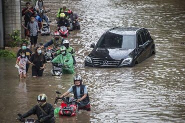 Cara Mengatasi Sepeda Motor yang Mati Akibat Melewati Banjir