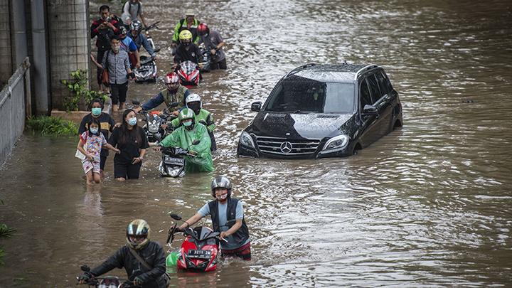 Cara Mengatasi Sepeda Motor yang Mati Akibat Melewati Banjir